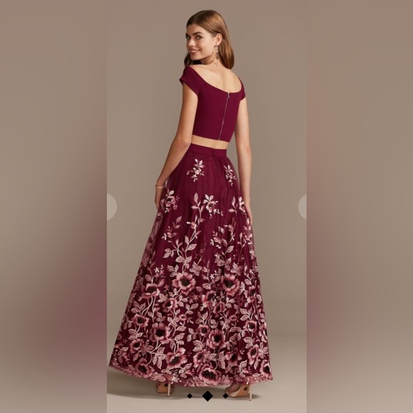 Dark red set, need own duppatta - Picture 2 of 2